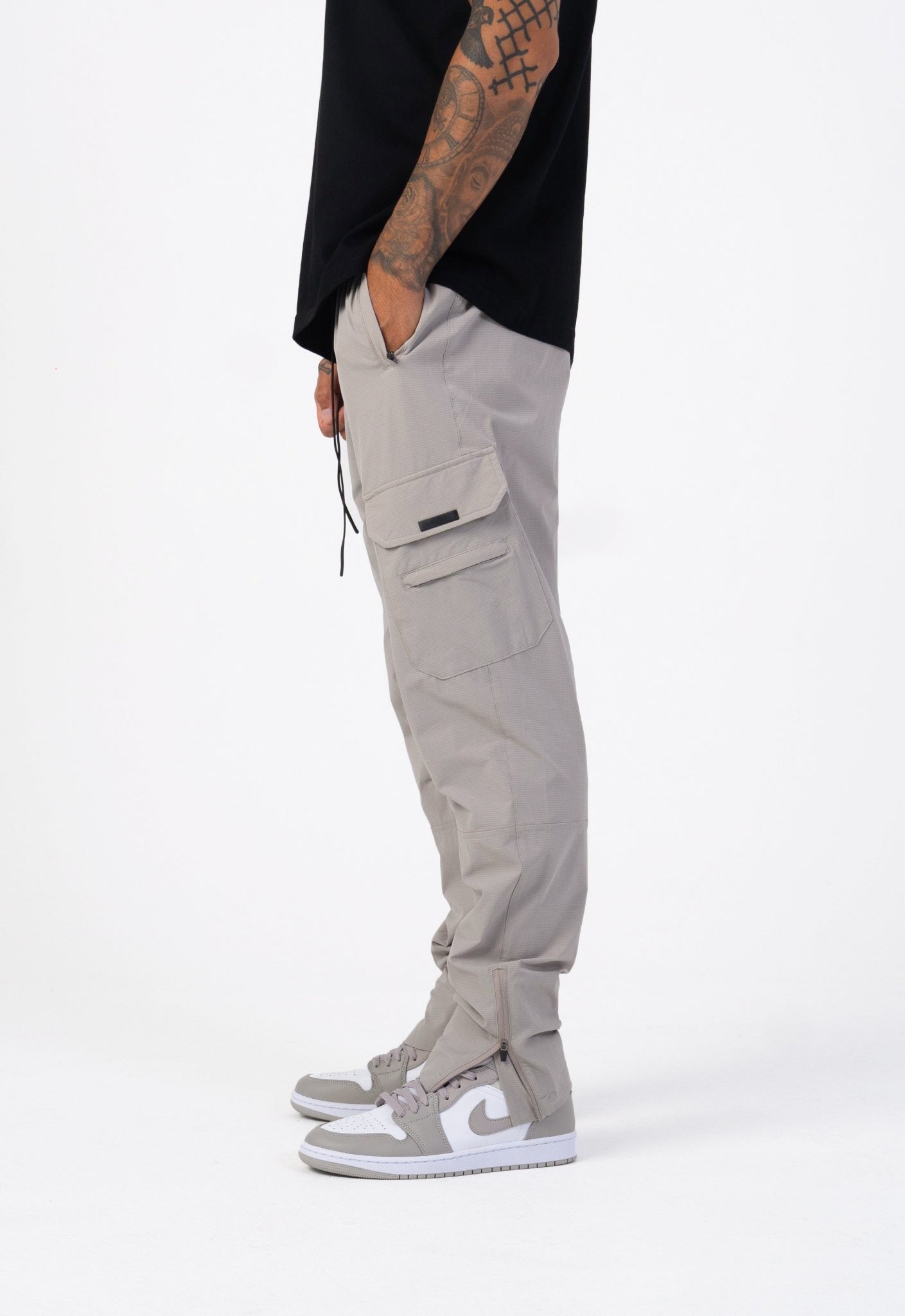 Men's Nylon Cargo Pants Casual Walking Medium Length Clothing - China Men's  Pants and Cargp Pants price | Made-in-China.com