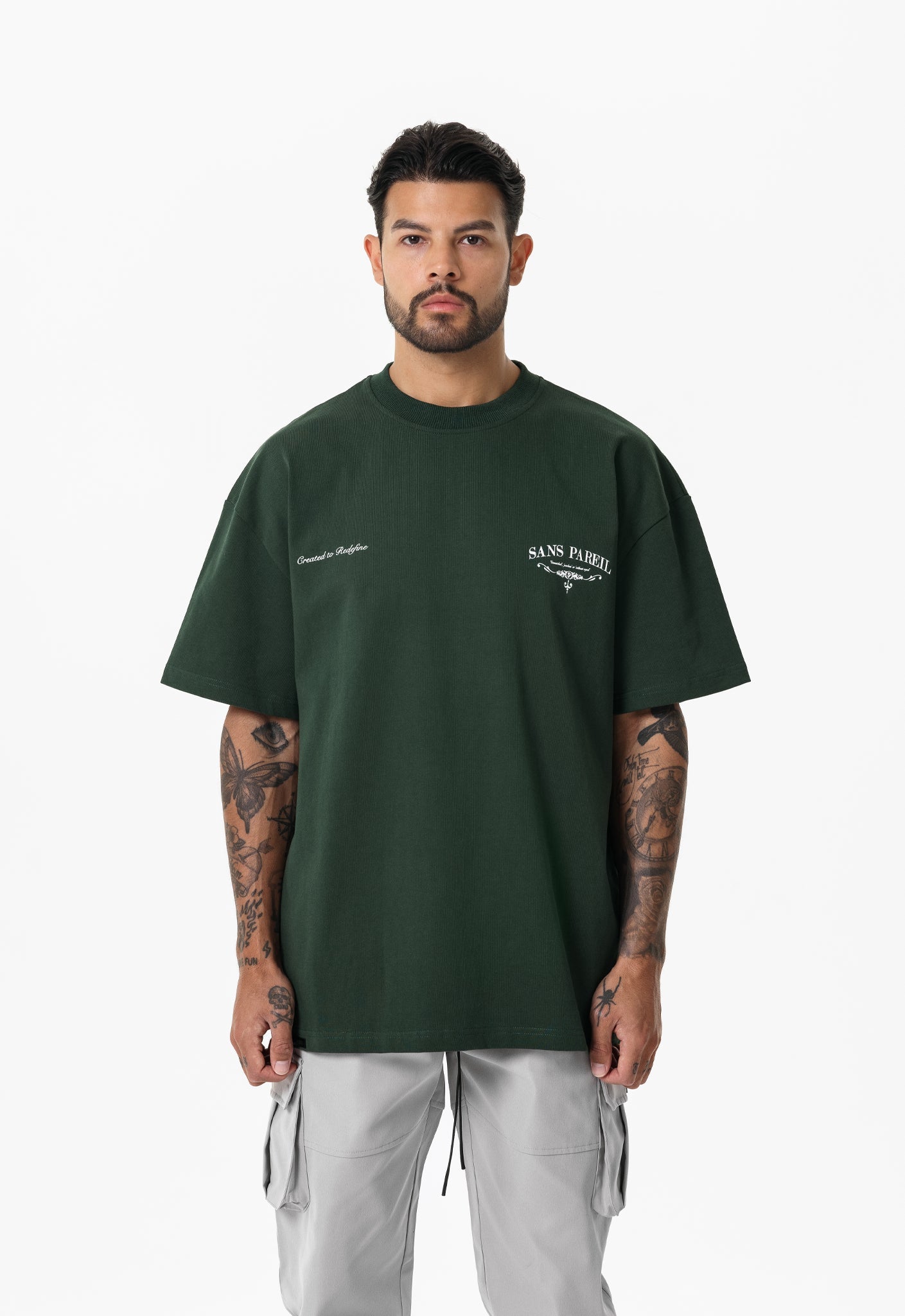 Premium-T-Shirt mit schwerer Applikation – Forrest Green