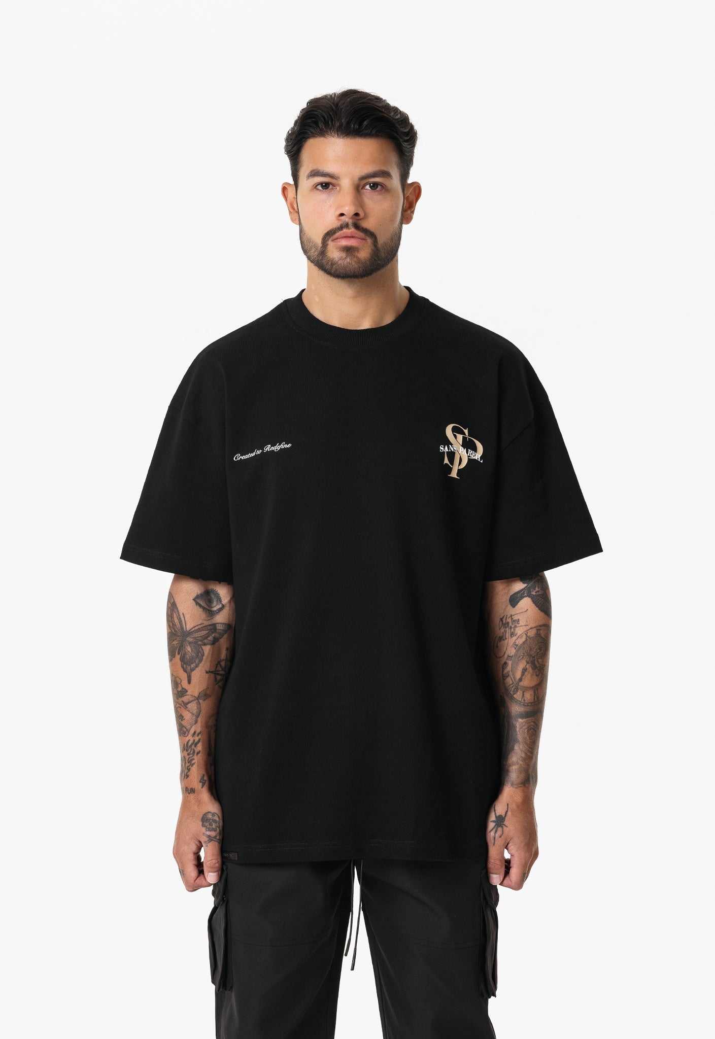 Premium zwaargewicht embleem-T-shirt - zwart
