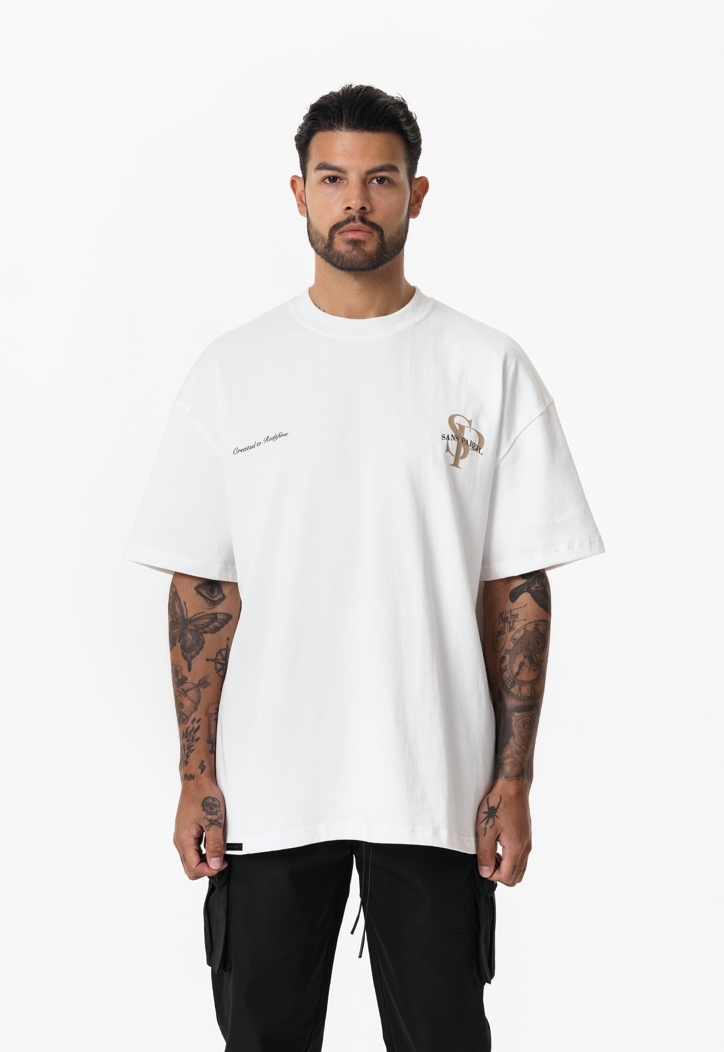 Premium zwaargewicht embleem-T-shirt - gebroken wit